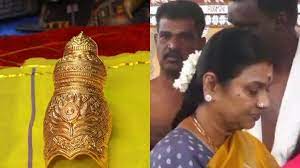 Tamil Nadu chief minister's wife offers Rs 14 lakh gold crown to Kerala  temple - India Today